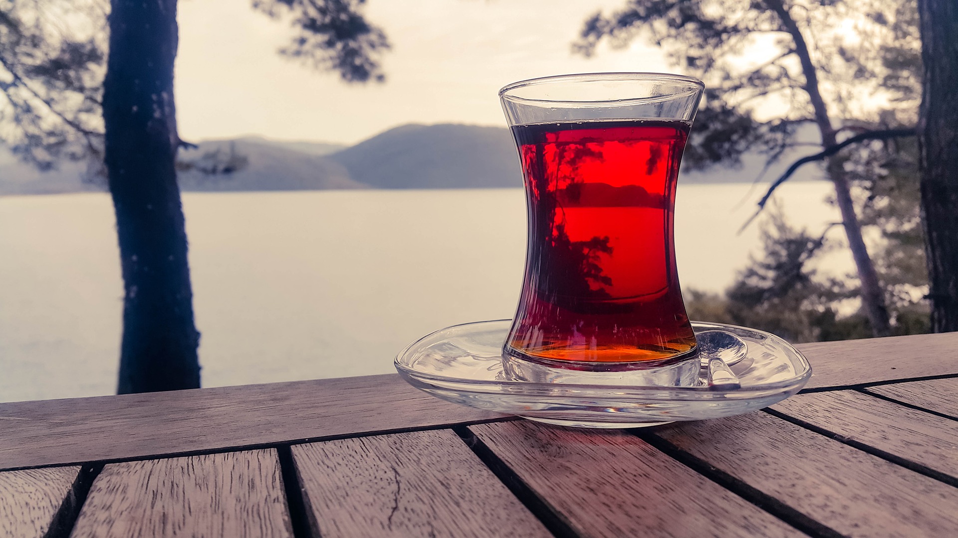 Çay Bardakları Nasıl Parlatılır?