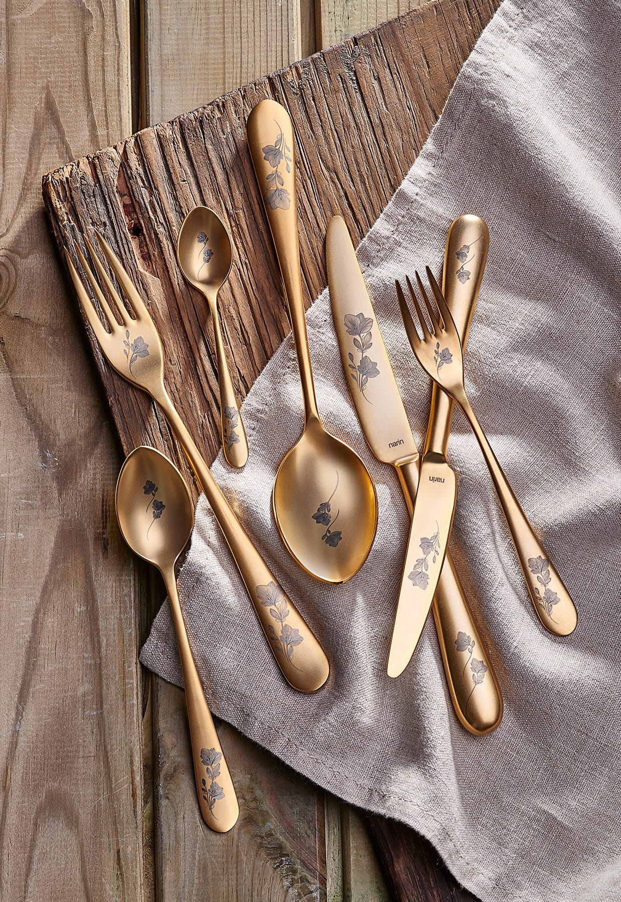 Epsilon - Ful Satin Gold With Flower Pattern - 18 Pieces Set